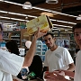 L'équipe 2 fait les courses !! Ils sont très sport ...